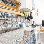Nyaraló Imperium - 100mt To Metro, Private Patio, A-c, 2-4 Pax