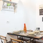 Imperium - 100mt To Metro, Private Patio, A-c, 2-4 Pax