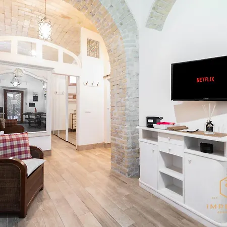 Imperium - 100mt To Metro, Private Patio, A-c, 2-4 Pax *