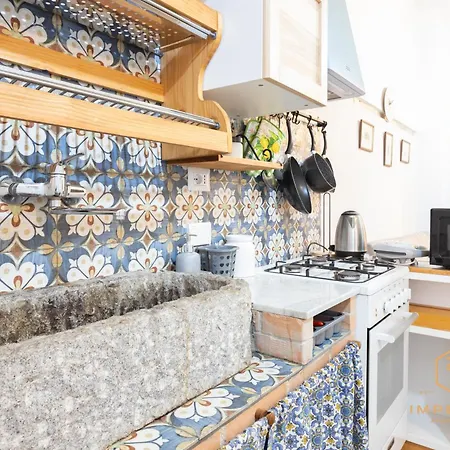 Prázdninový dům Imperium - 100mt To Metro, Private Patio, A-c, 2-4 Pax