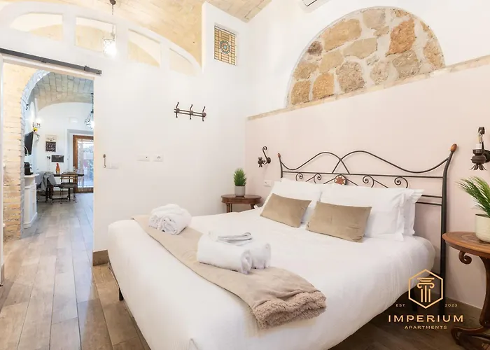 Imperium - 100mt To Metro, Private Patio, A-c, 2-4 Pax * Řím