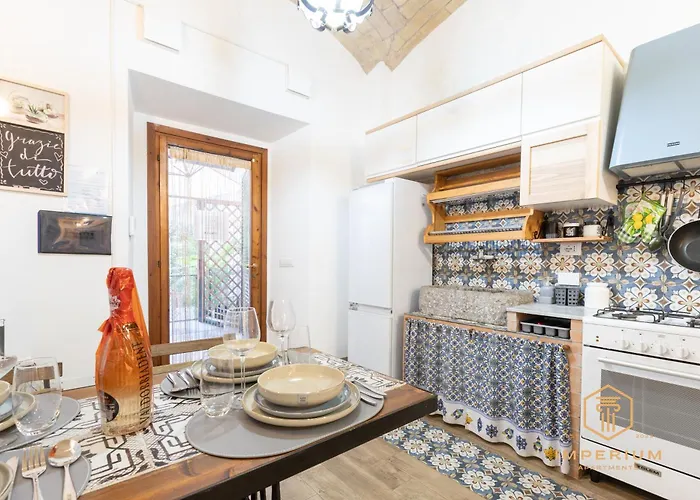 Imperium - 100mt To Metro, Private Patio, A-c, 2-4 Pax * Řím