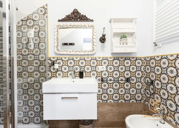 Imperium - 100mt To Metro, Private Patio, A-c, 2-4 Pax * Řím